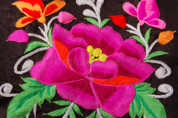 传统的手工刺绣花卉