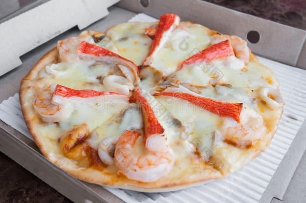 纸盒海鲜披萨