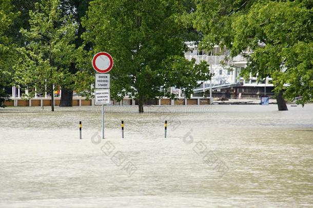 交通标志-布拉迪斯拉发多瑙河特大洪水