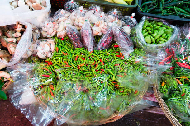 泰国的一个生鲜食品市场摊位