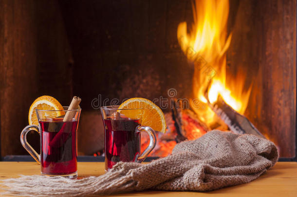 仅在舒适的壁炉火光下酿制的葡萄酒