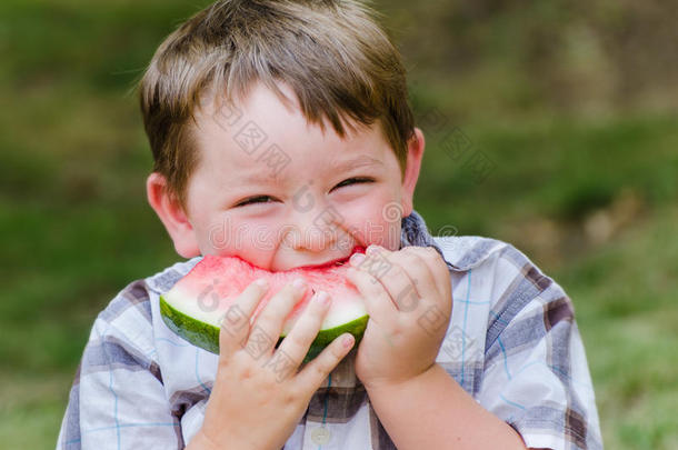 小可爱吃西瓜的夏日写真