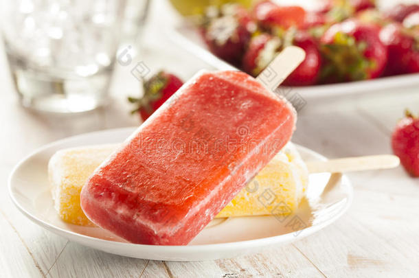 有机冷冻草莓水果冰棒