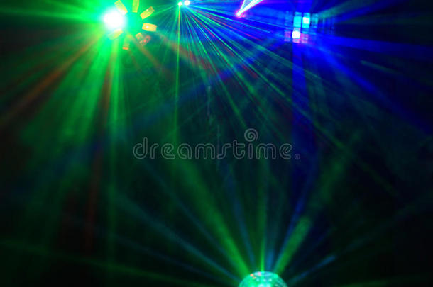 迪斯科舞厅。激光表演。