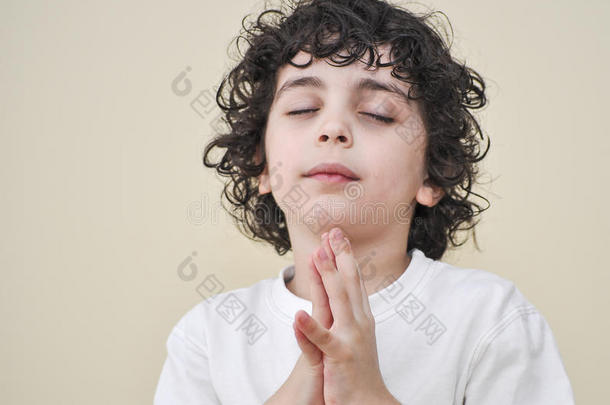 西班牙裔儿童祈祷