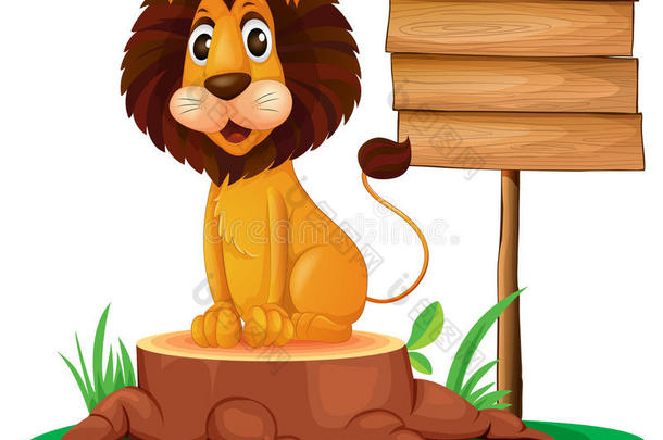 狮子坐在木制招牌旁边的树桩上
