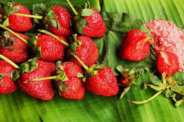 草莓水果浆果-盐和李子酱