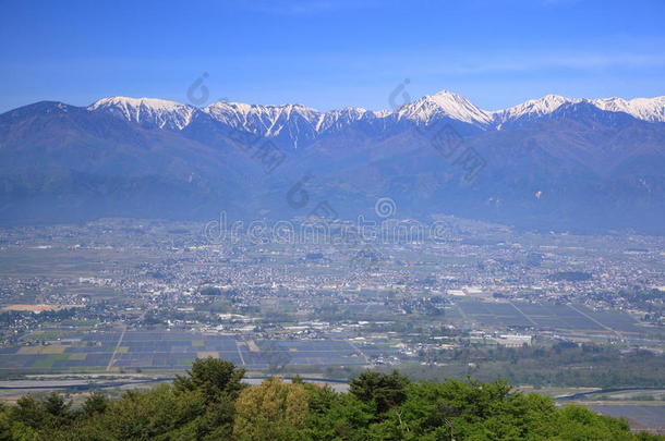 阿祖米诺市与日本阿尔卑斯山