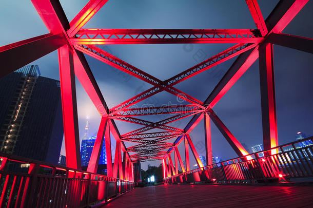 钢结构桥梁夜间景观特写
