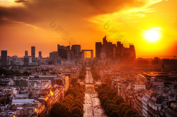 法国巴黎，香榭丽舍大街。