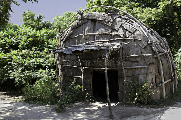 典型的小屋，由<strong>美洲原住民</strong>万帕诺亚格部落在普利莫种植园使用