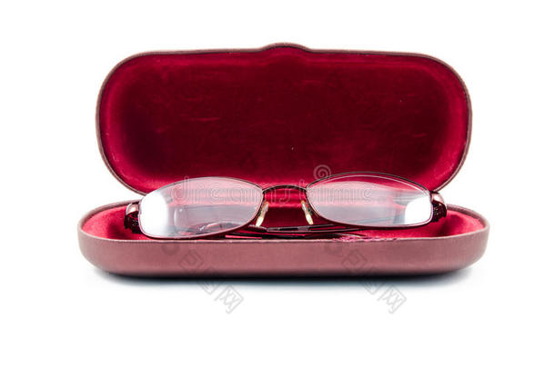 红色盒盖内的折叠阅读眼镜