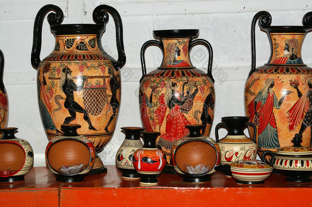 仿制古希腊花瓶制成的陶器