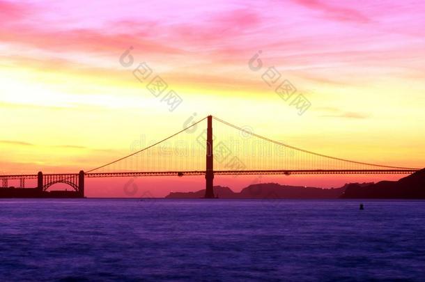 金门大桥在日落时分，旧金山。