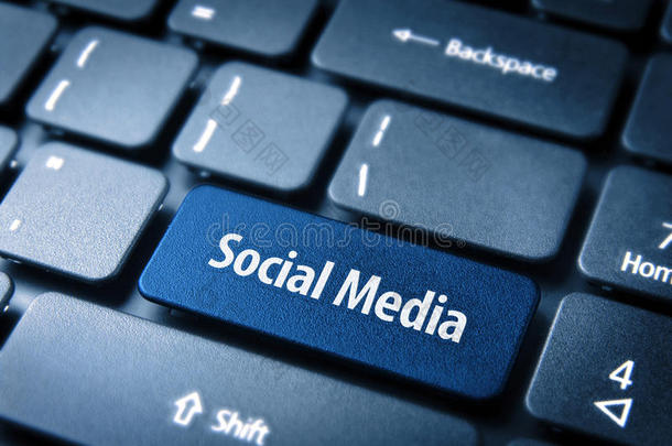 蓝色社交媒体键盘键，社交背景
