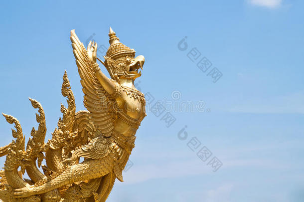 泰国乌邦拉契塔尼省的嘎鲁达雕像