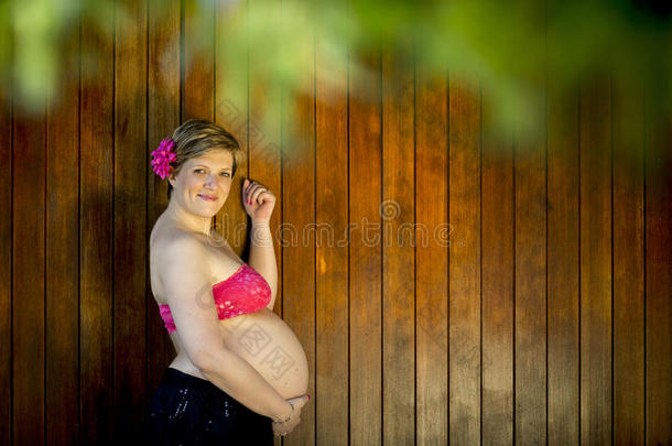 孕妇室外-孕妇腹部