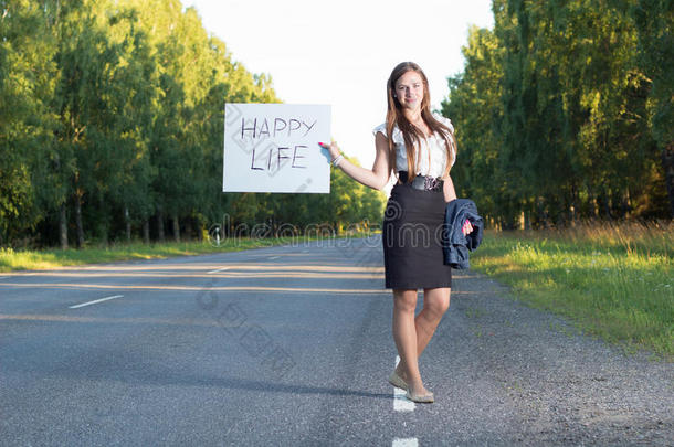 女人搭便车过幸福生活