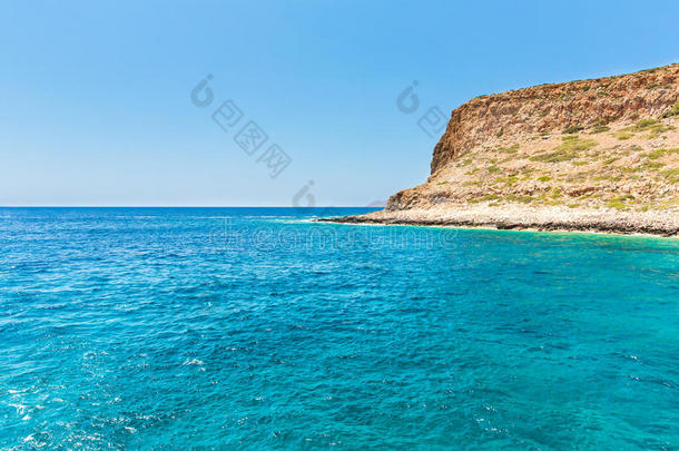 巴洛斯湾。从克里特岛的格拉姆沃萨岛看希腊。神奇碧绿的海水，泻湖，纯白沙滩。