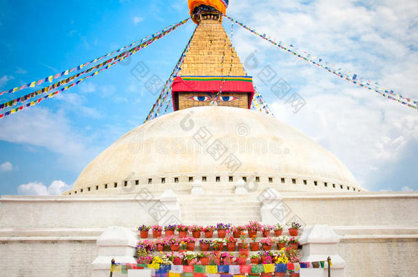 菩提佛塔是尼泊尔最大的佛塔