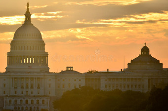 美国国会大厦穹顶轮廓，华盛顿特区图片