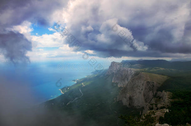 云中的高山