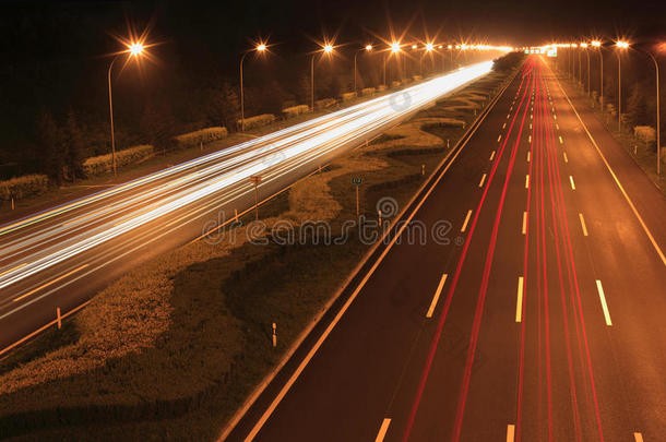 夜间高速公路