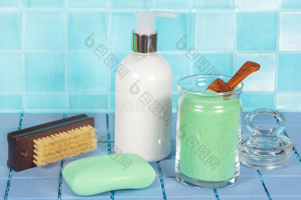 <strong>浴盐</strong>、肥皂和肥皂分配器