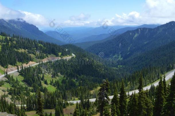 喀斯喀特山脉的道路