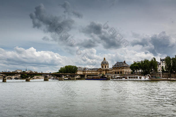 巴黎艺术桥和法国学院