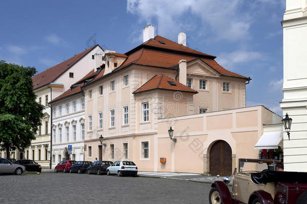 布拉格-赫拉德卡尼广场，有历史悠久的住宅建筑