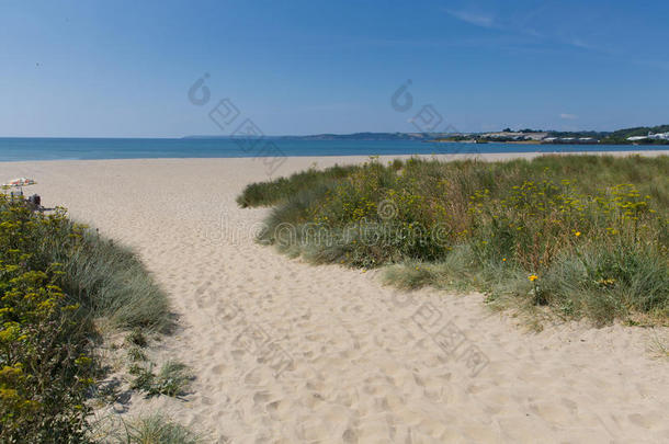英格兰康沃尔郡的沙滩，靠近圣奥斯特和波尔克里，<strong>碧海蓝天</strong>