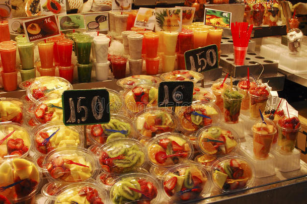 市场摊位上出售的<strong>水果</strong>。巴塞罗那
