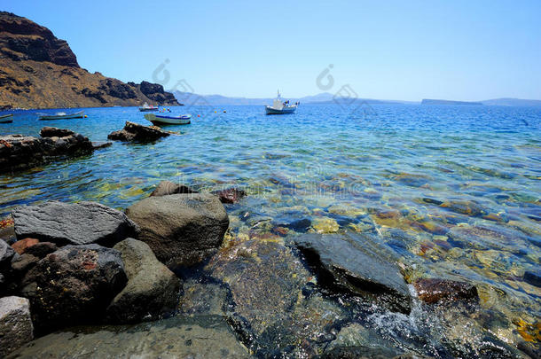 有渔船和美丽的阿胶海的风景