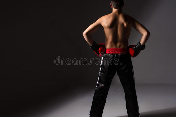 青年男子跆拳道运动员