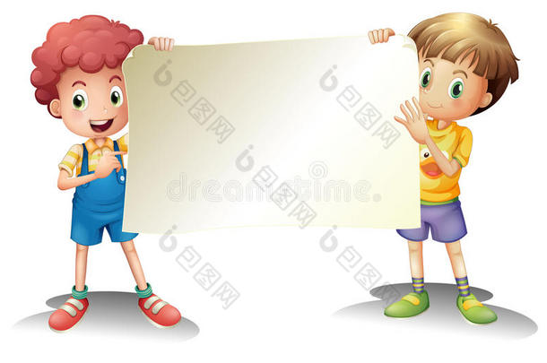 两个男孩举着一个空牌子