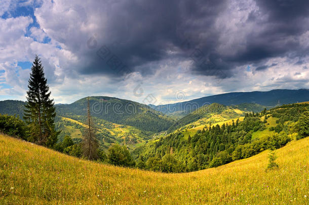 博尔扎夫斯科戈山脉。