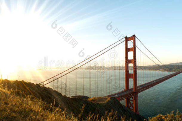 旧金山金门大桥黎明时分全景
