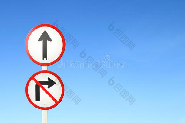 往前走，向前标志，不要右转标志