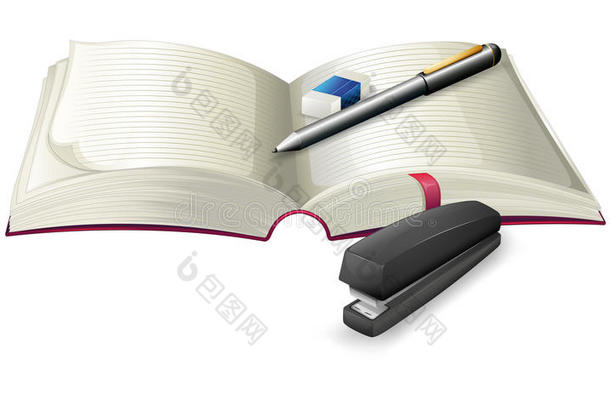 带订书机、钢笔和橡皮擦的开放式笔记本