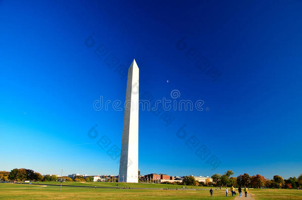 华盛顿特区，蓝天上的华盛顿纪念碑