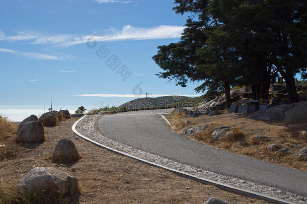 通往foia山顶的道路-蒙奇克山脉的最高峰