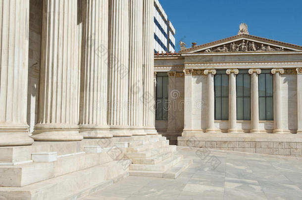 希腊雅典大学古典与现代建筑的融合