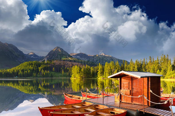 山湖红船
