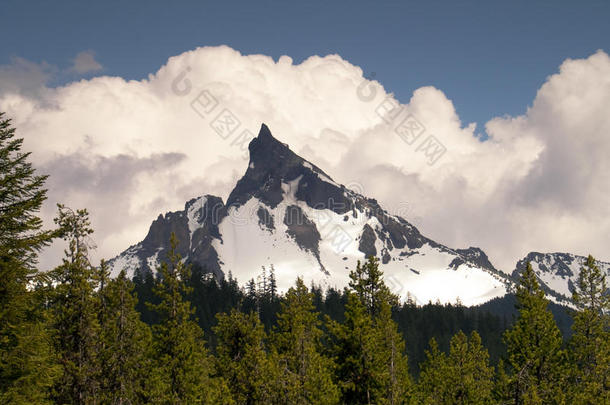 大牛角山蒂尔森死<strong>火山</strong>俄勒冈瀑布<strong>山脉</strong>莫