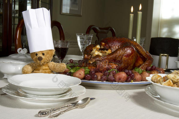带大厨熊的感恩节餐桌