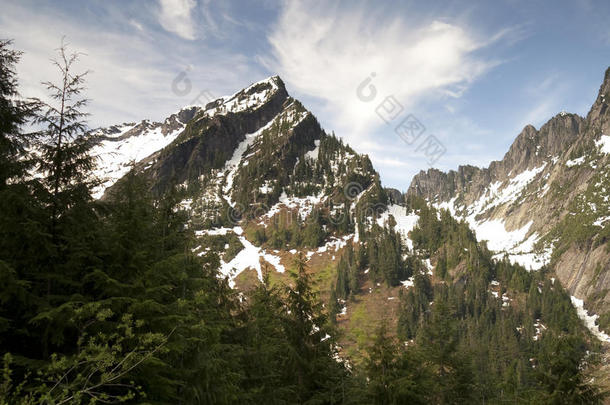 消防道路俯瞰维斯帕峰北喀斯喀特山脉