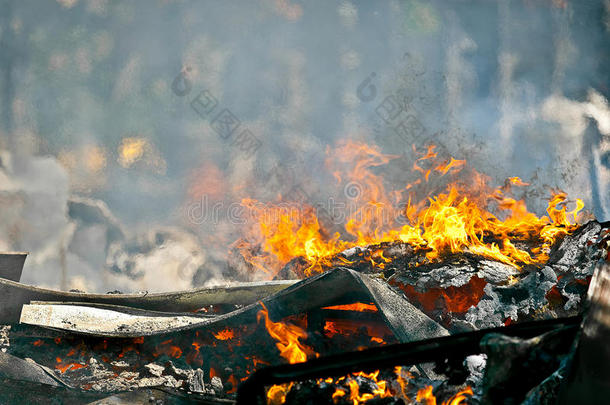 非常热的火产生空气运<strong>动效</strong>果