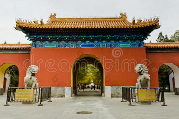 中山公园：大门和中国狮子