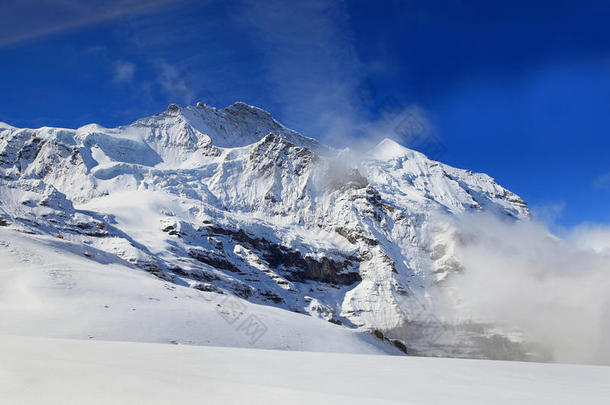 少女山阿尔卑斯山风景